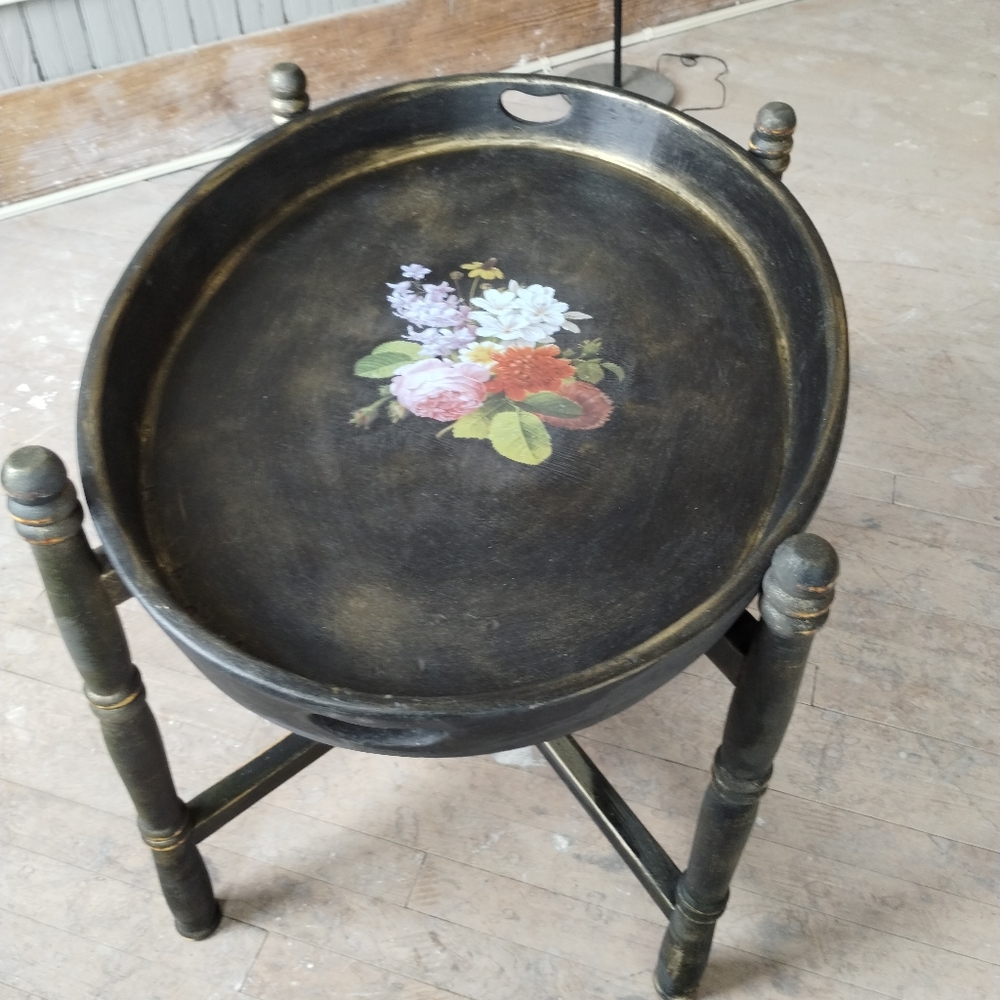 Tray table - Picture 4 of 5